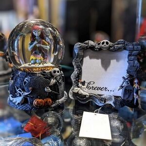 Decorative Halloween Picture Frame with Skeleton Accents